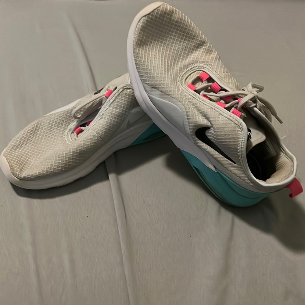 Women’s Nike Air Max Motion 2, south beach color, size 8 1/2